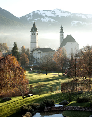 Das Kitzhof Mountain Design Resort befindet sich in einem malerischen Alpenpanorama