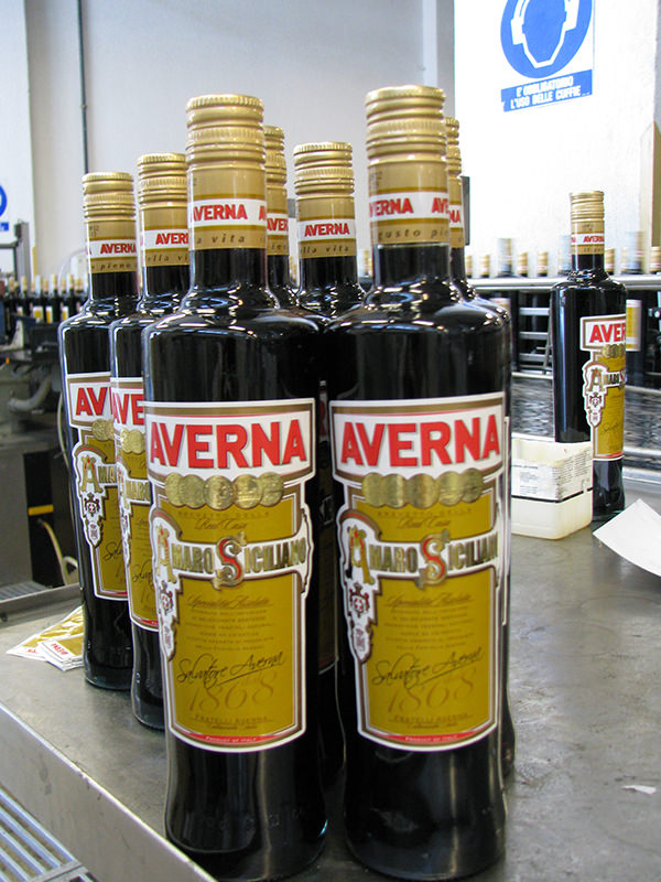 Der Amaro Averna nach der Abfüllung