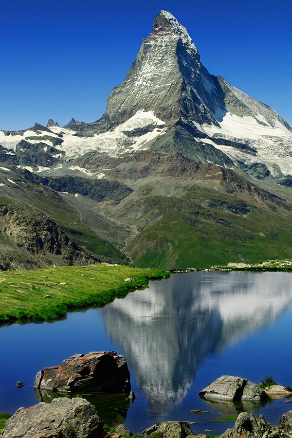 Bei einer Gondelfahrt kann der Blick aufs Matterhorn genossen werden
